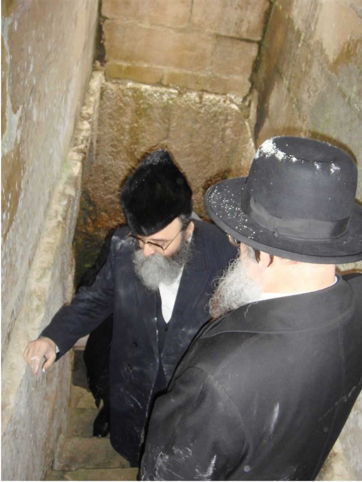 Rabbi Niederman in Malta working to protect the Jewish Catacombs